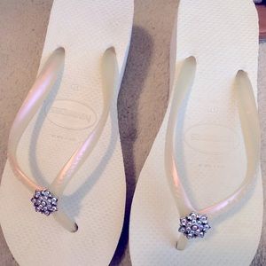 Havianas white 2 inch beach sandals never worn